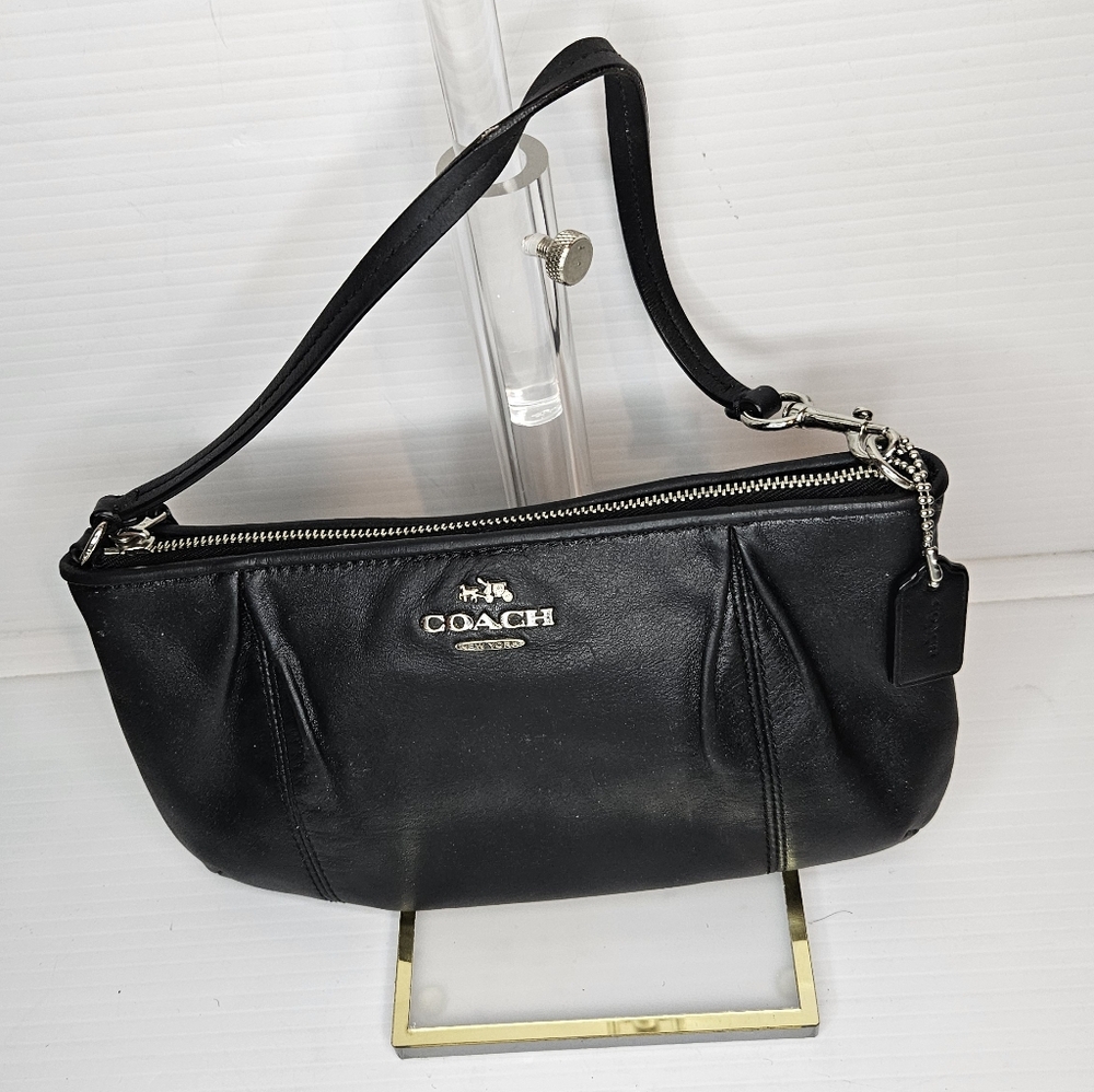 Coach New York Colette Black Pleated Leather Mini Clutch – Wristlet Purse F52153 - Picture 5 of 16